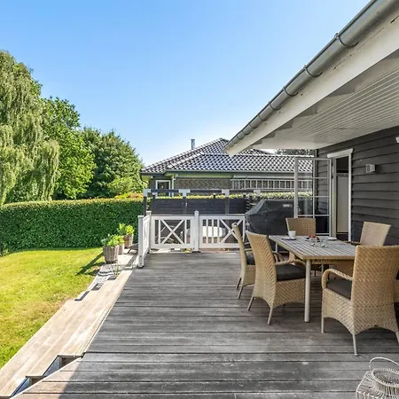 Vakantiehuis Leea - 100m From The Sea By Interhome